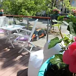 Lovesopot Luxury Terrace